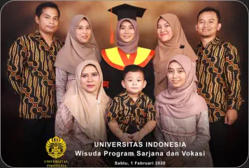 Lihat  Foto Wisuda untuk Mobile